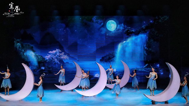 明月处处有，唯有宜春月最明