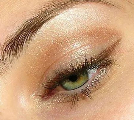 如何让眼睛变得更大更有神更好看,什么方法能让眼睛更有神