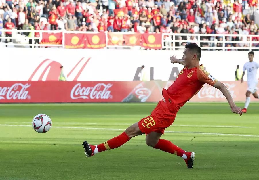 国足2-1逆转迎开门红！