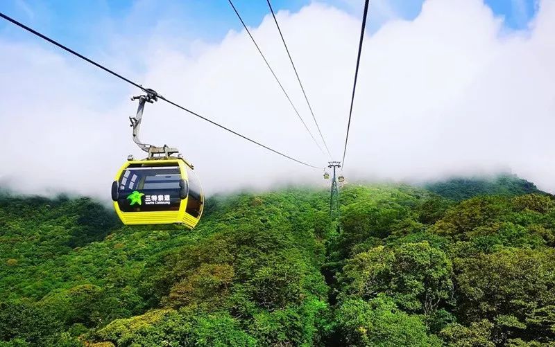 黔东南+黔西南经典八日游—昆明—马岭河峡谷—万峰林—黄果树瀑布—荔波小七孔—千户苗寨—镇远古镇—梵净山—石阡温泉