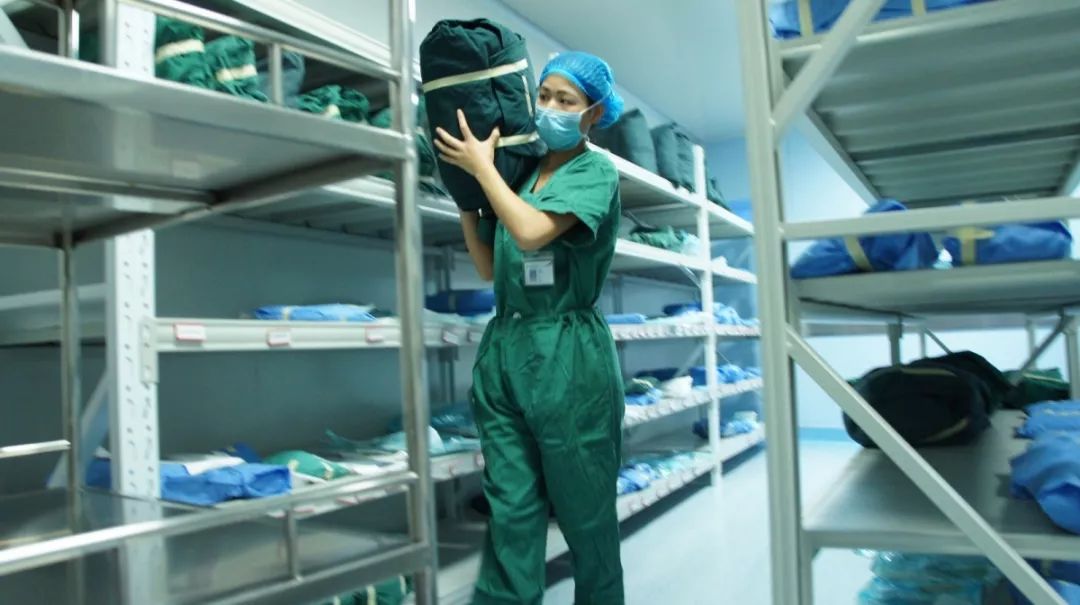 假日不休息服务不打烊,假期不打烊致敬坚守岗位的他们