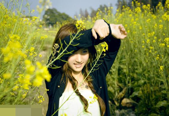 拍照油菜花技术技巧,手机拍摄油菜花人像摄影方法