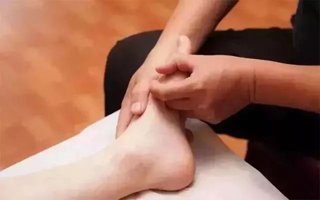 脚后跟干裂修复霜去死皮,脚干裂脱皮修复霜