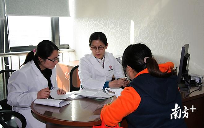 老公先天不育妻子意外怀孕完整版,老公染色体异常三代试管成功率