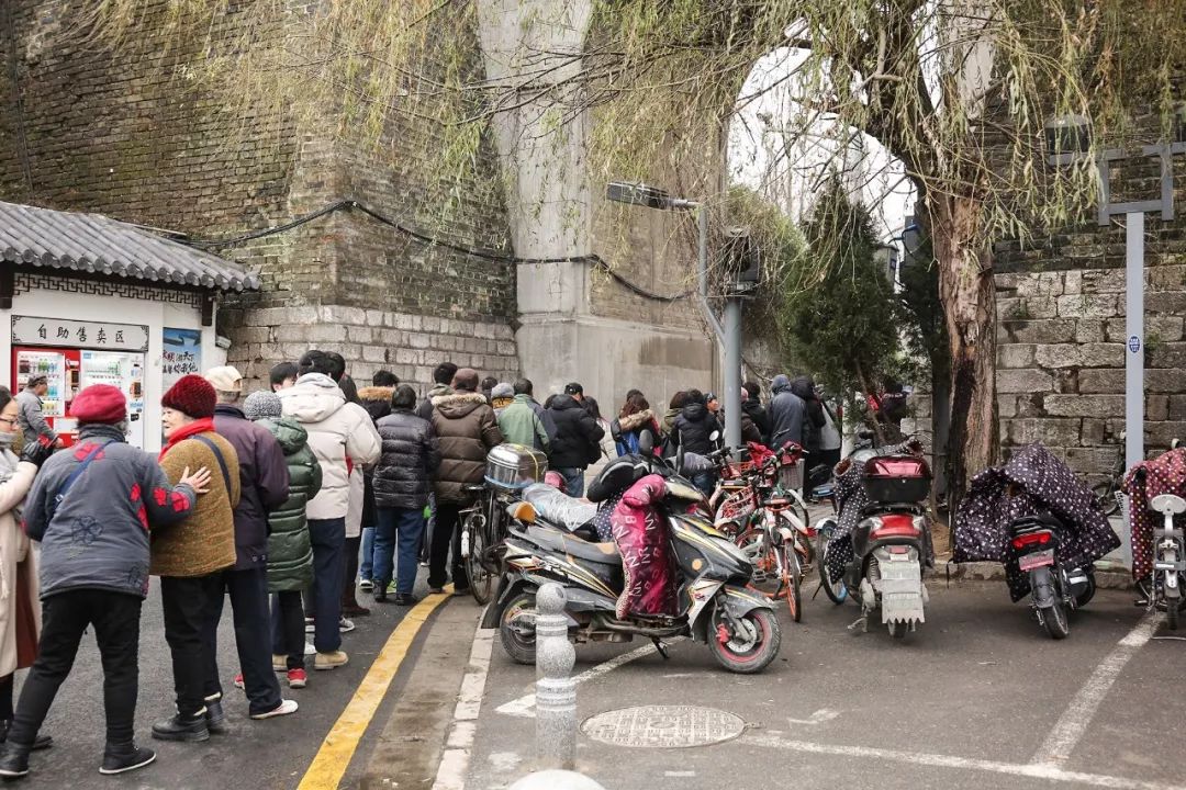 今天鸡鸣寺人还多么,今晚鸡鸣寺人多吗