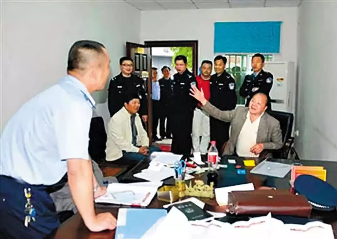 「提醒」被这个翻译气笑了！但更扯的是它背后的组织……