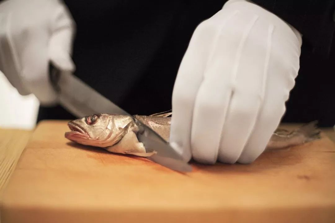 被扎一下就要去医院,被扎一下手就要去医院