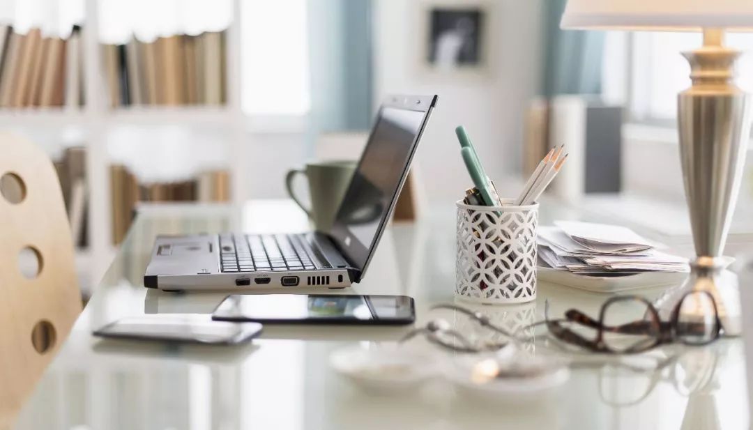 打破“朝九晚五”，新工作时代来临？｜睡前聊一会儿