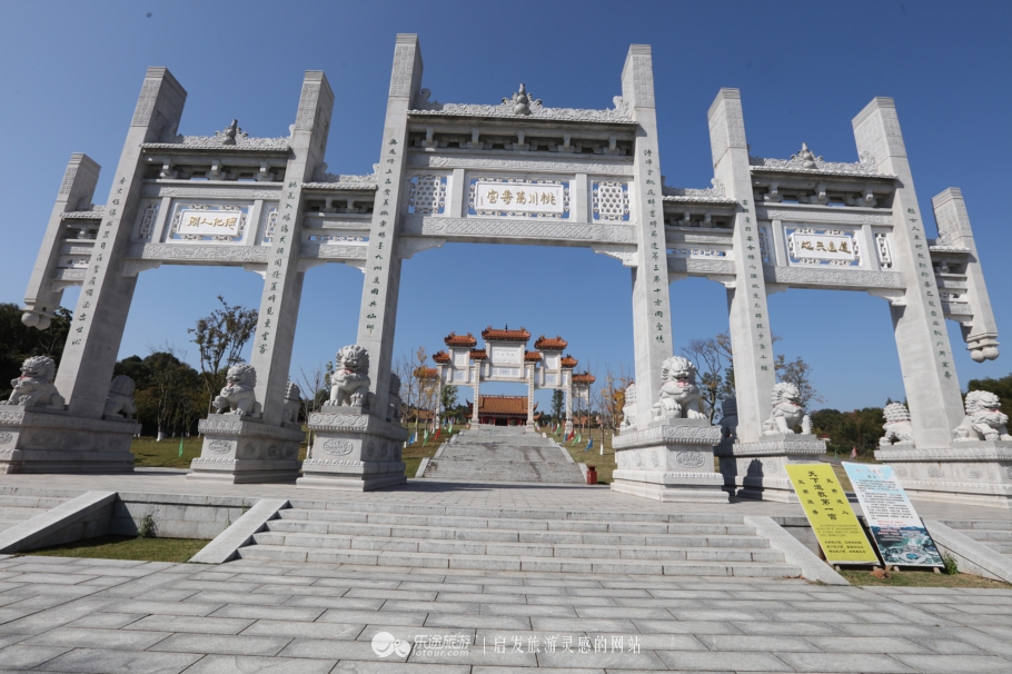 心中都要有属于自己的桃花源,我们终将抵达自己的桃花源