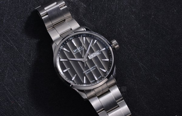 低调的奢华优雅与精致的七款腕表,美度舵手限量版手表