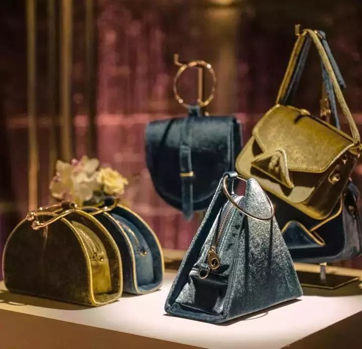 斜挎mini包推荐小众高级感,包包好看大容量拉链款