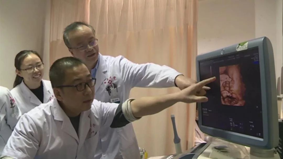 女儿“借”母亲子宫，生下宝宝……这关系以后有点尴尬