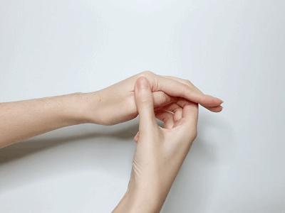 手上有个“止痛开关”，按一下感冒、头疼、牙痛全消除，去医院的钱都省了！