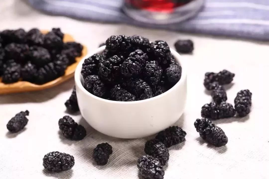 长时间失眠喝什么能助眠,晚上失眠吃最简单东西改善