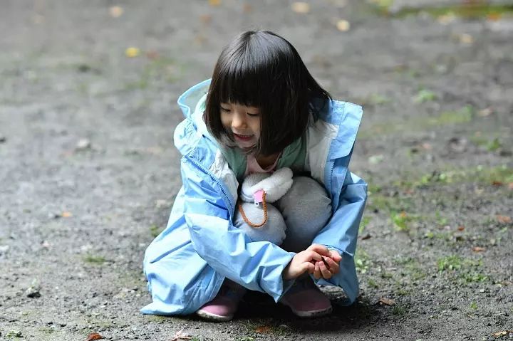 父母不狠心子女永远长不大,孩子在父母眼里永远长不大