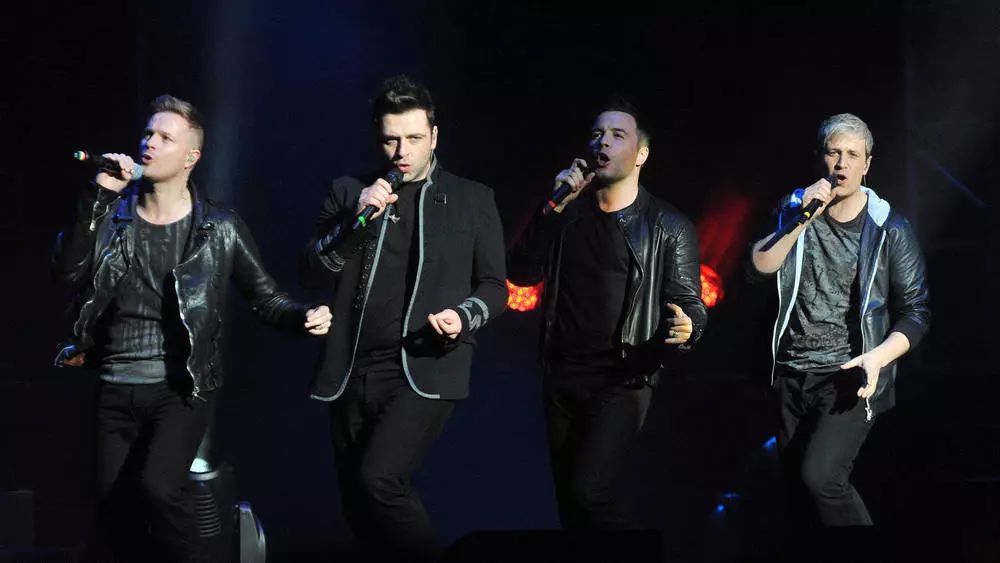 二十年前帅小伙变成中年大叔,转眼已成中年大叔