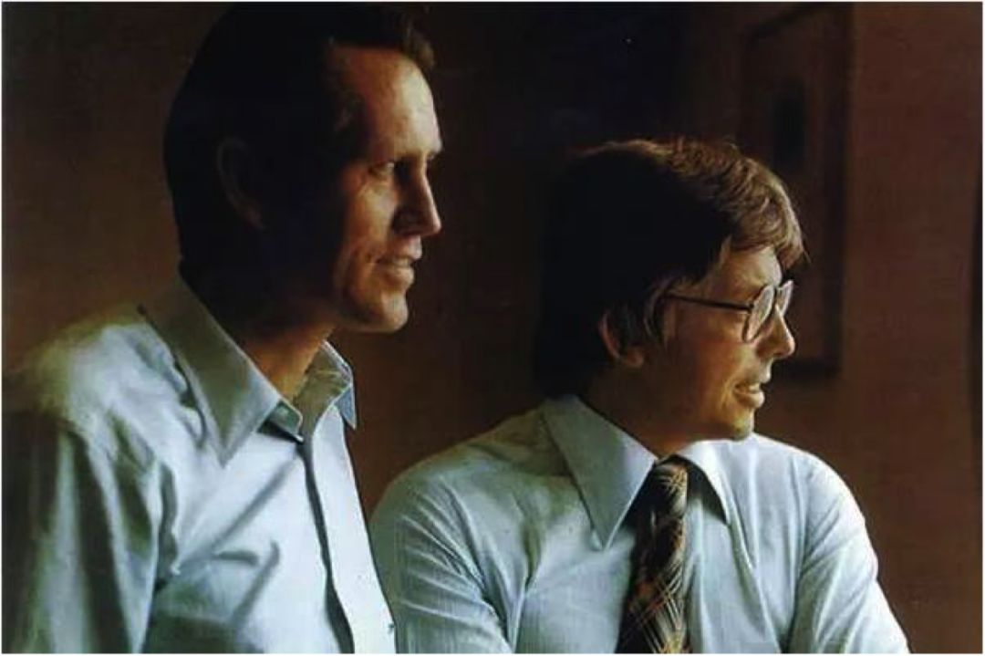 戴15美元手表,戴一亿的手表住什么房