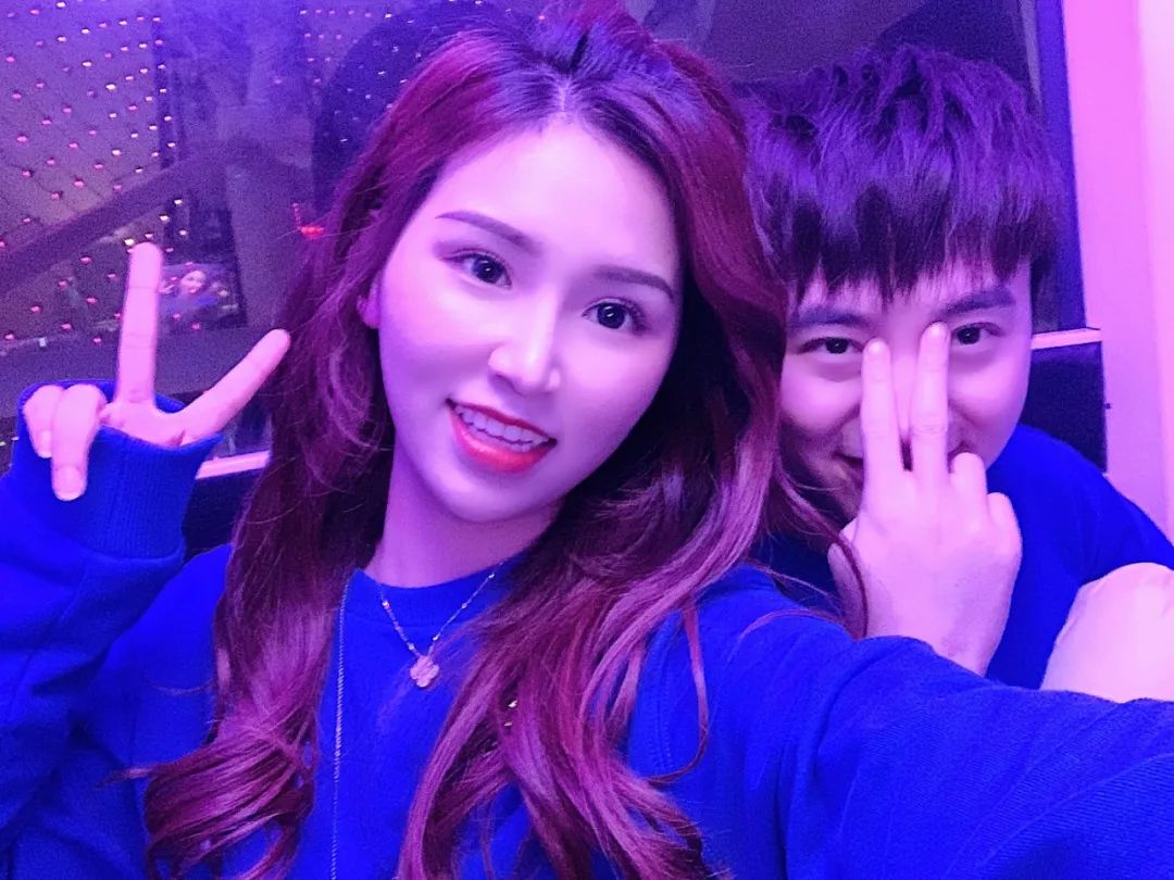 我和男朋友的服装对比,与闺蜜男朋友穿情侣装