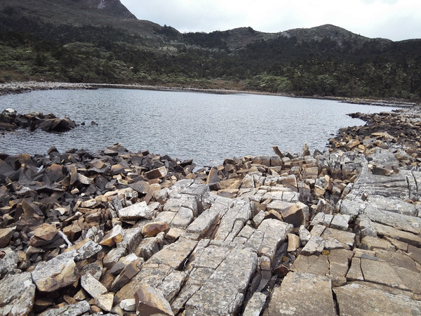 飞拉达攀岩金刀峡,老君山飞拉达攀岩有安全绳吗