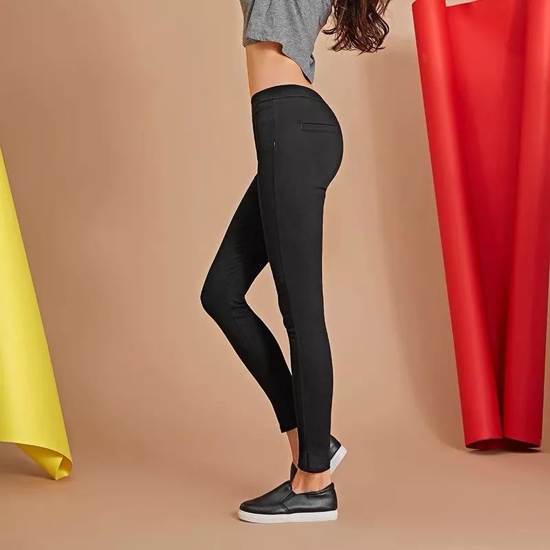 显瘦八分小黑裤,今年最火的裤子显瘦小黑裤