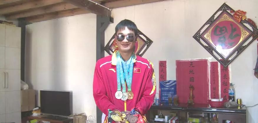 足球运动员刘猛视频,足球刘猛