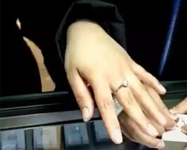 “丰胸神器”？椰树椰汁“大尺度”广告辣眼睛！做一瓶“单纯”的椰汁不好吗？