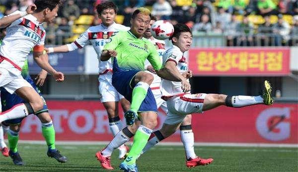 疑似“恒大系”会不会真心提醒中国足球:握手社会资本时,一定要有不卑不亢的姿势?