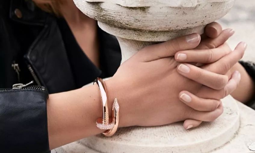 如何成套搭配金饰好看呢,怎样搭配黄金首饰不俗气