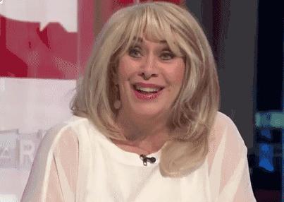 为反“脱欧”也是拼了！英前外交大臣妹妹上演“脱衣”戏码