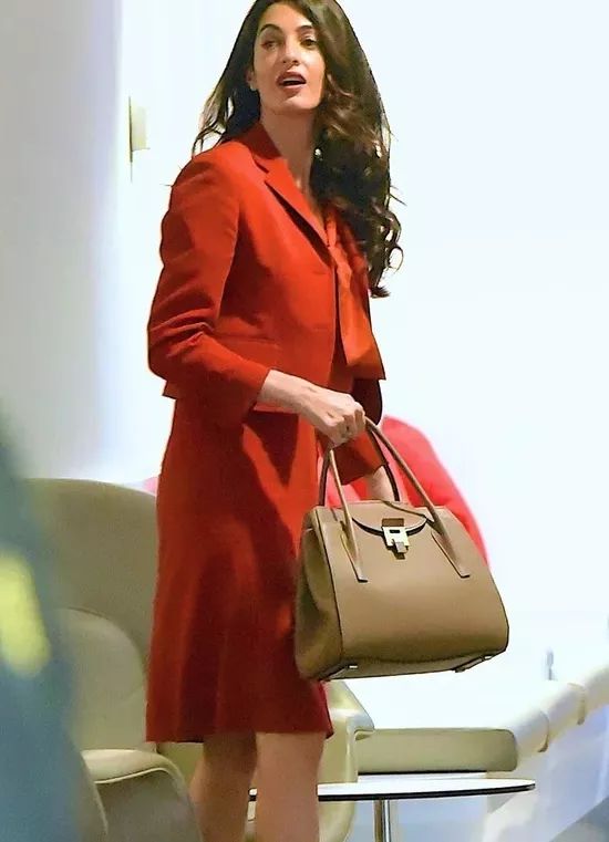 女人一般多少个包合适,女孩子需要几个包