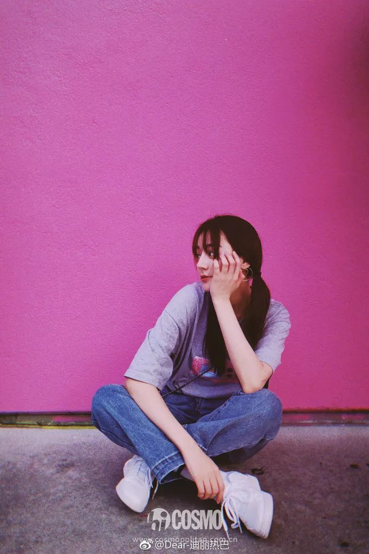 周洁琼剪刘海的样子,周洁琼小红帽