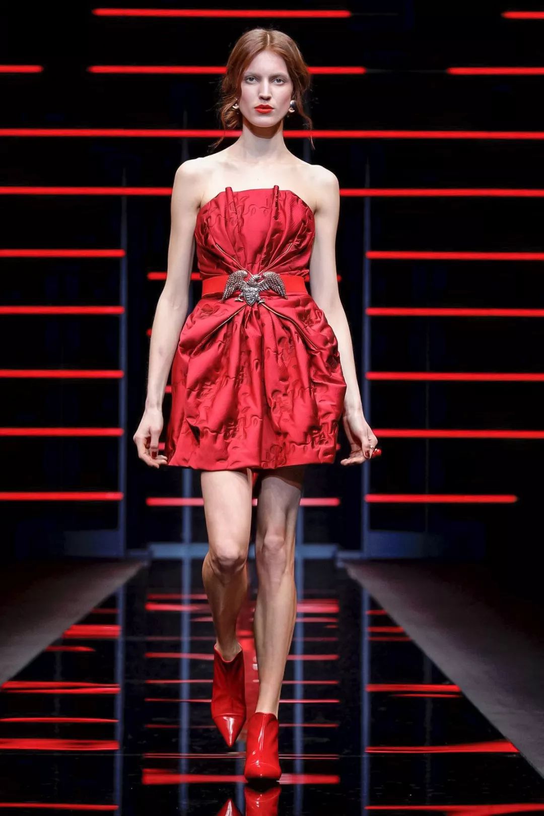 看完这场EmporioArmani，我终于感受到自由女性的魅力