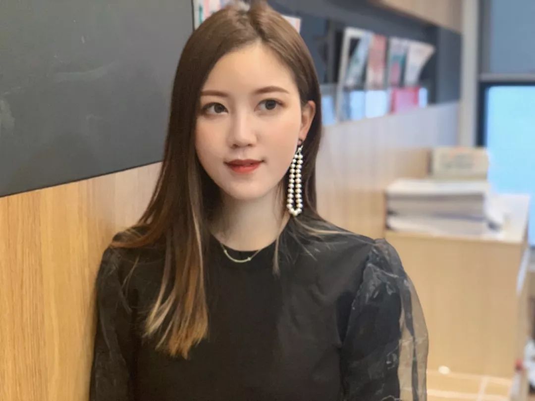 编辑实测：带大耳环耳朵疼不疼？