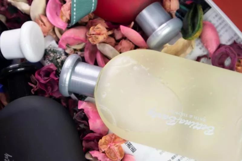 对不起,我没喷香水,那香味是我自带的