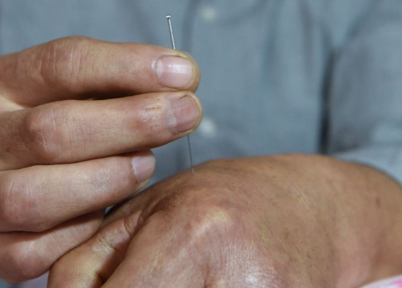 临沂乡村教师自学中医苦练医术为子续命