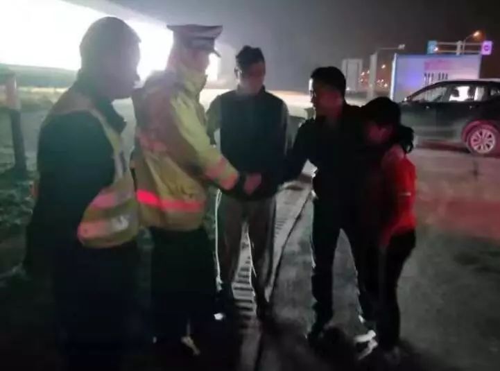 杭州13岁男孩离家出走完整版,13岁男孩深夜上高速