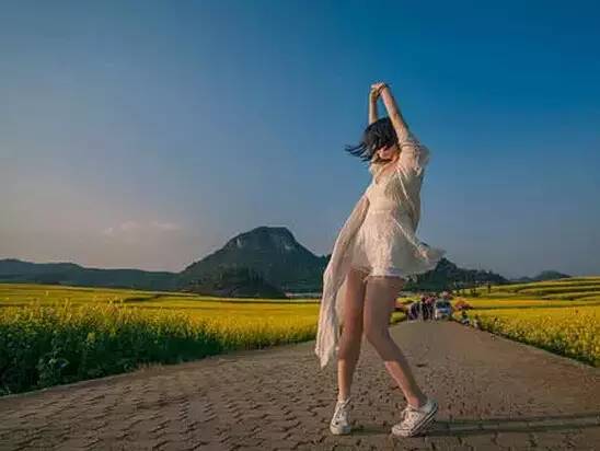 拍照油菜花技术技巧,手机拍摄油菜花人像摄影方法