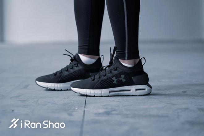 跑鞋nikezoomx三代,跑鞋幻影和绝尘2哪个好