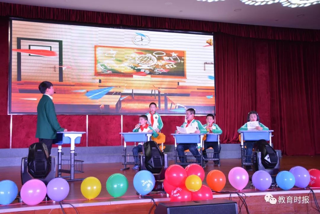 Hey，哈敦！你为学生努力的样子真美