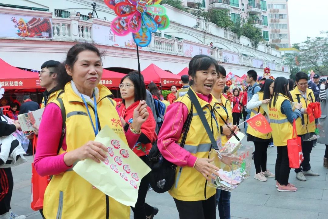 平凡中的不平凡有幸做一名志愿者,我是一名平凡的志愿者