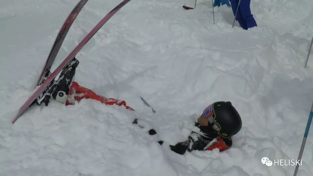 粉雪陡坡滑行技巧,可可托海粉雪滑行技巧