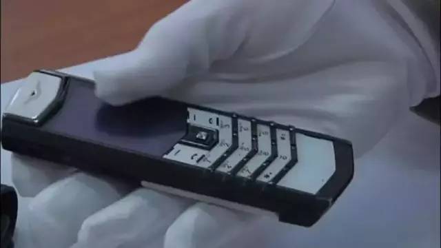 男子不慎遗失天价手机,男子旅游丢失手机