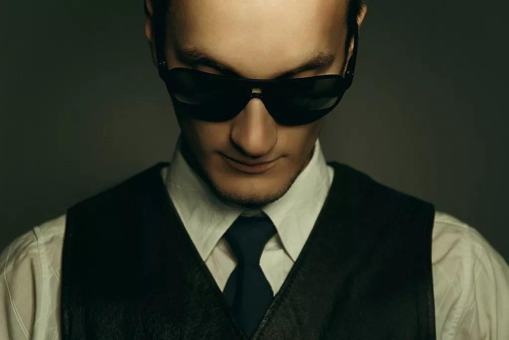 【扫黑除恶在行动】“南山殿帮”欺行霸市多年，是否有人为其“遮风挡雨”？