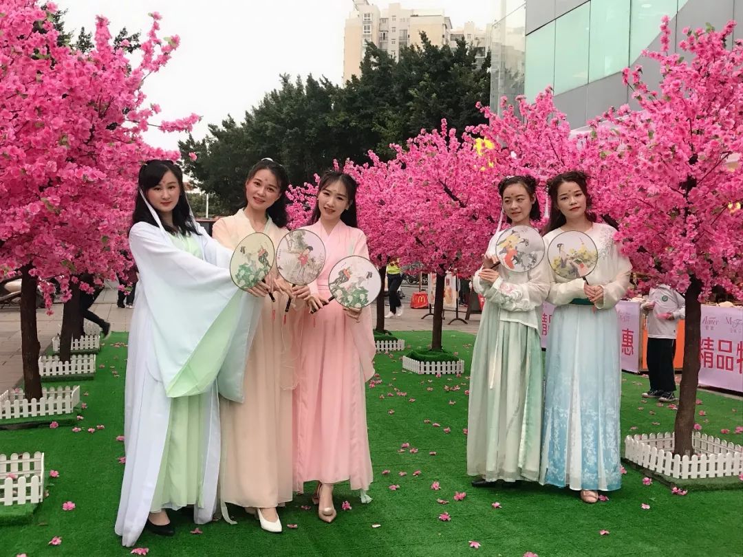 玉林很像西藏网红打卡地景区,玉林市油菜花网红景点