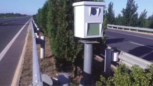 摄像头怎么测汽车超速,高速摄像头怎么判断超速的