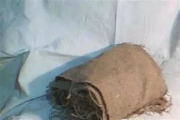 又现新型*品毒**！这次是烟，转发提醒身边的TA！