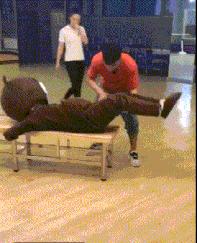 ▶昨天老妈教弟弟做作业，我弟不动脑筋思考，每道题都问...