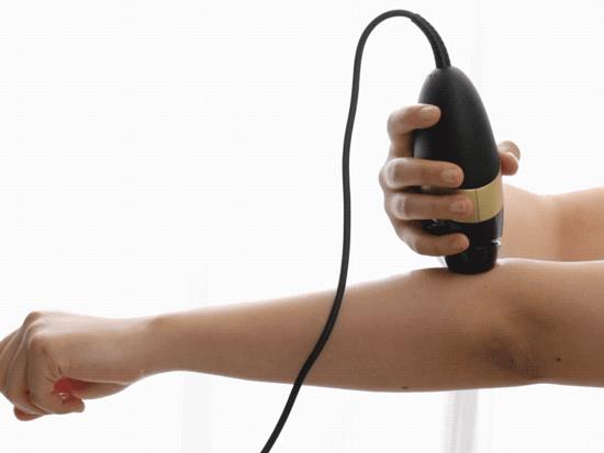 让我在你的肌肤上滑行，抚平每一个毛孔