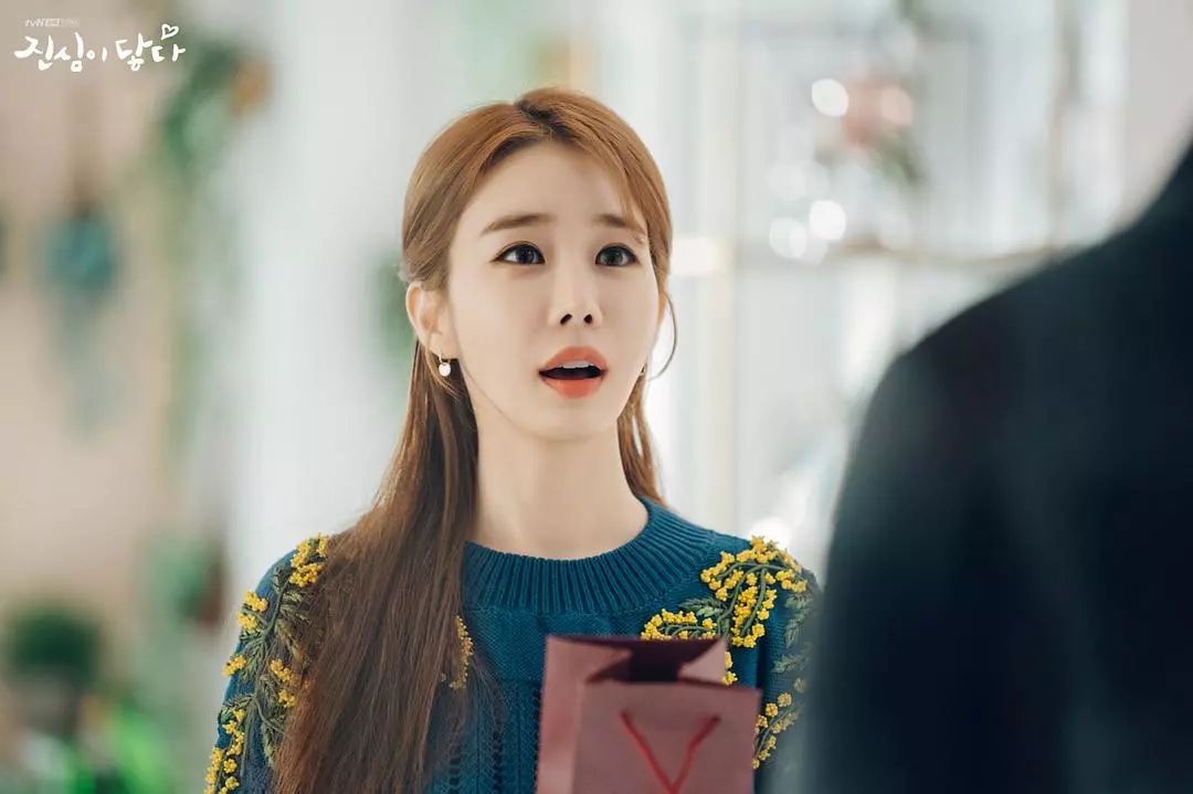 戚薇用的四色眼影,戚薇画繁星四月妆