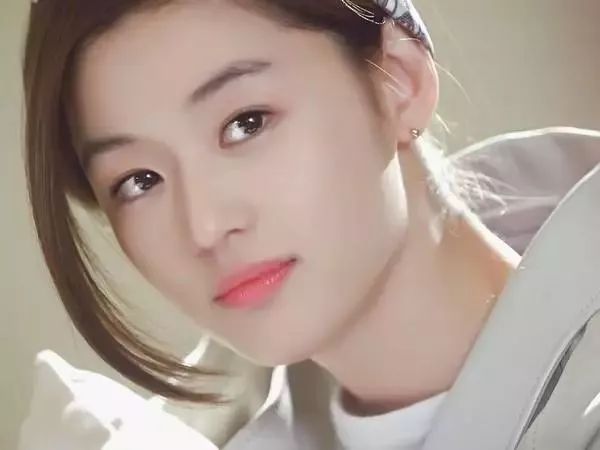 穿59块Zara就能捞到高富帅我竟然被这个拜金女圈粉了！